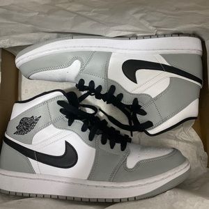 Air Jordan 1 Mid “Smoke Grey”